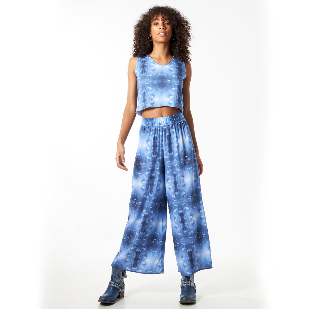 
                  
                    Stretch Crop Tank Top - Blue Cloud Print
                  
                