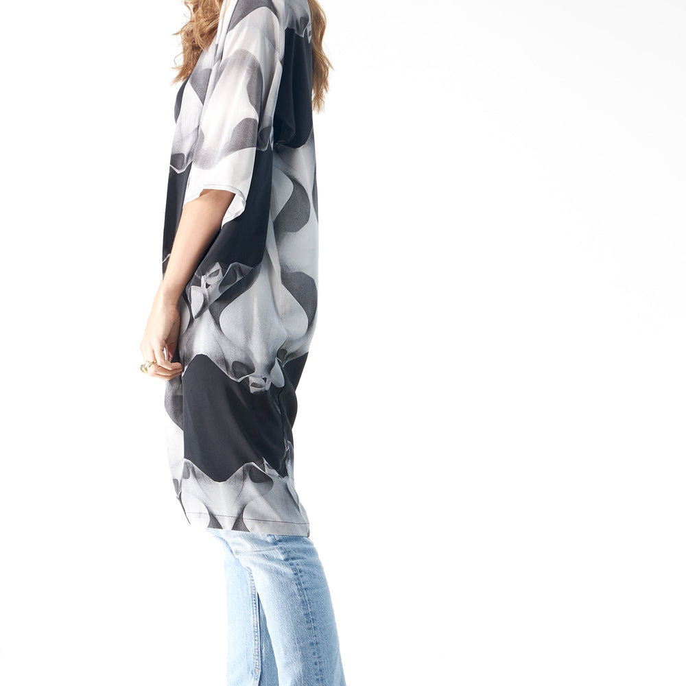 
                  
                    Babs Silk Kimono - Black/White La Pedrera Inspired
                  
                