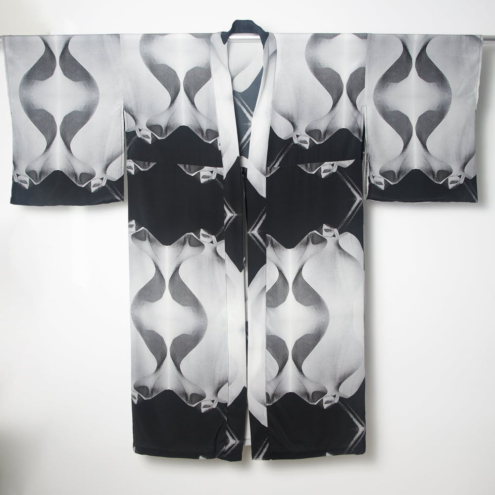 
                  
                    Babs Silk Kimono - Black/White La Pedrera Inspired
                  
                