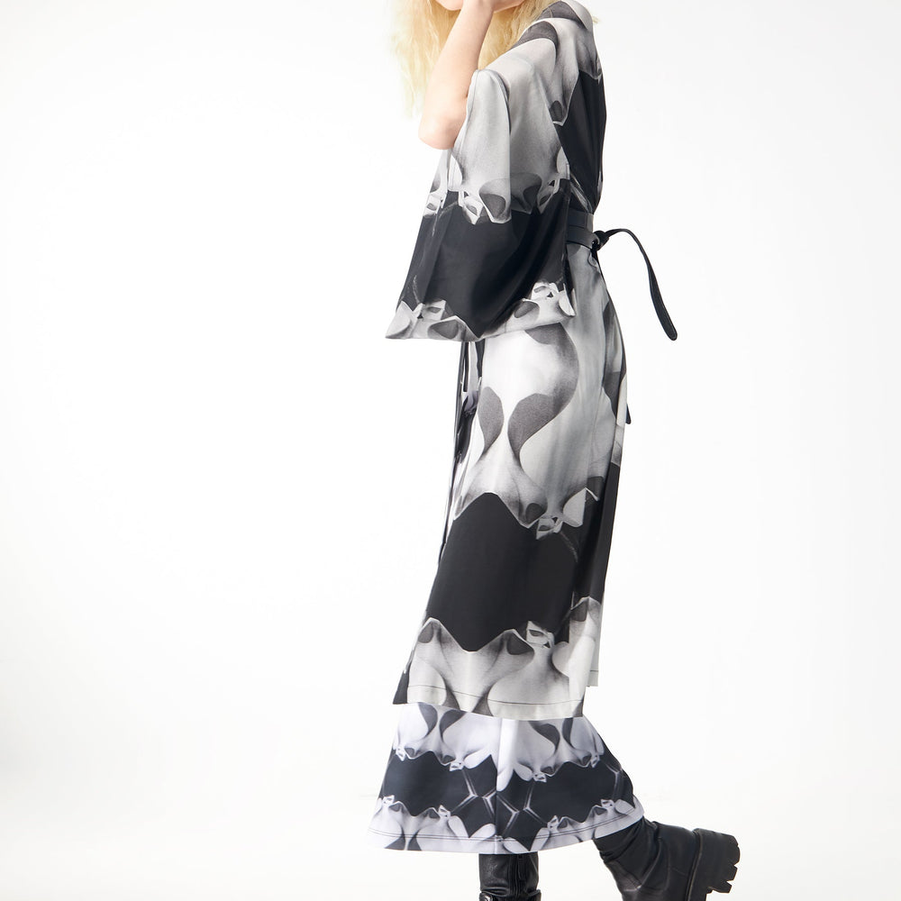 
                  
                    Babs Silk Kimono - Black/White La Pedrera Inspired
                  
                