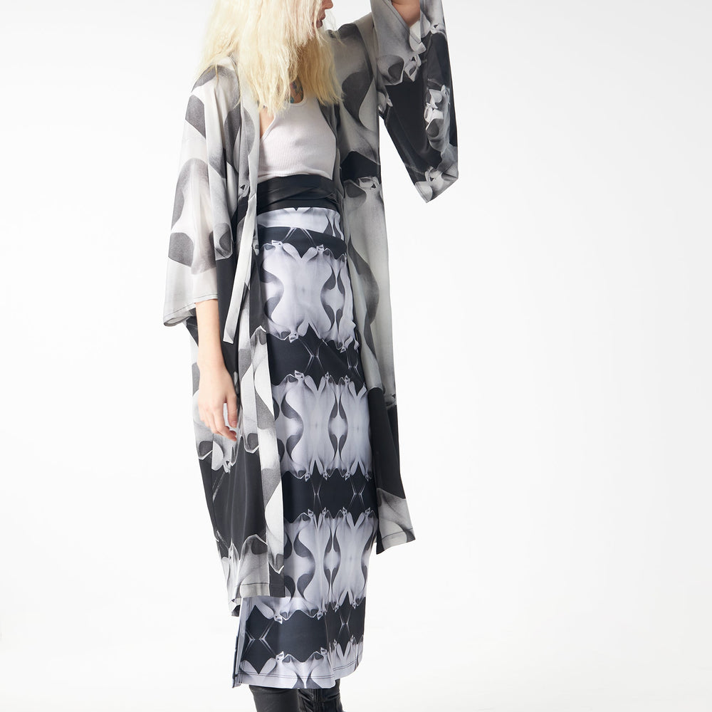 
                  
                    Babs Silk Kimono - Black/White La Pedrera Inspired
                  
                