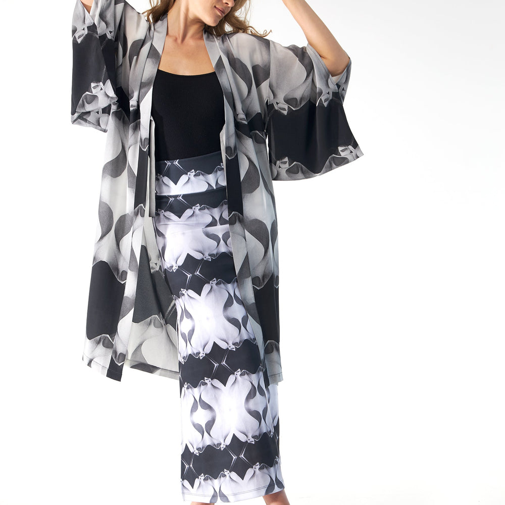 
                  
                    Babs Silk Kimono - Black/White La Pedrera Inspired
                  
                